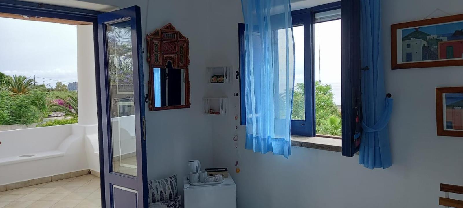 The Lighthouse Room สตรอมโบลี ภายนอก รูปภาพ